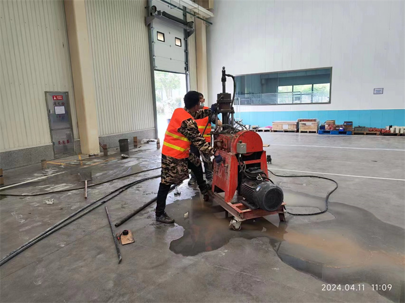 皂市镇厂房地面下沉塌陷注浆加固施工